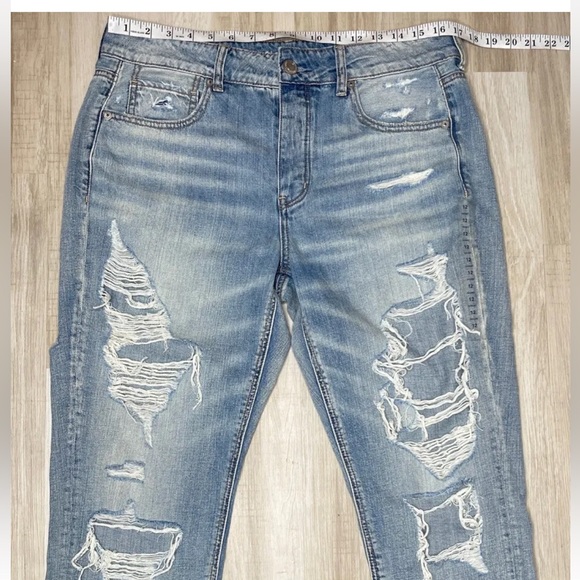 American Eagle Tomgirl Distressed Jean. 12 - Picture 3 of 6